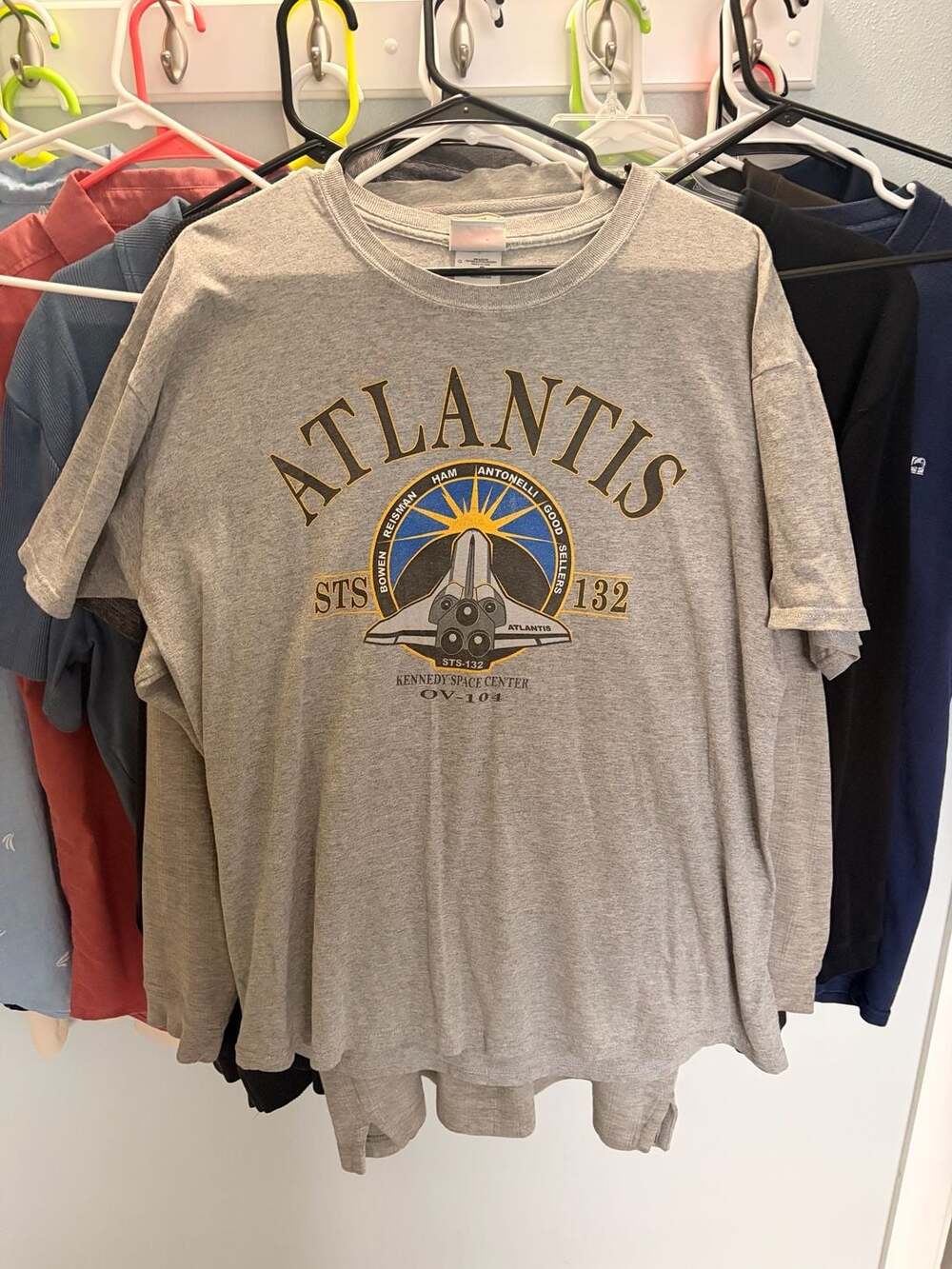 Kennedy Space Center Space Shuttle Atlantis STS-132 OV-104 Graphic T-Shirt